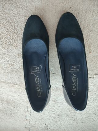 Zapatos CHAMBY tacón ante-charol negros.Talla 38.