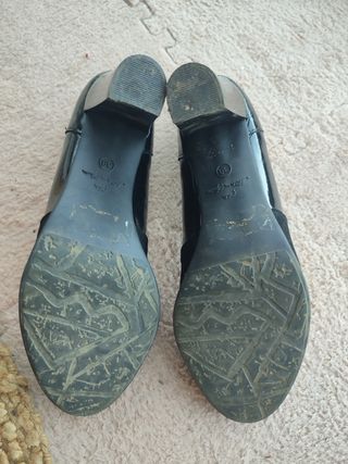 Zapatos CHAMBY tacón ante-charol negros.Talla 38.