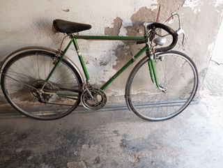 Bicicleta clásica verde