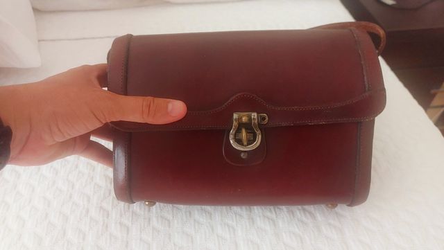 Bolso marrón piel antiguo. Años 40