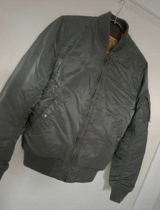 Cazadora Alpha Industries verde oliva