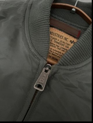 Cazadora Alpha Industries verde oliva