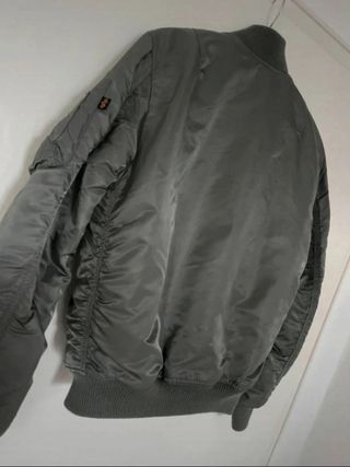 Cazadora Alpha Industries verde oliva