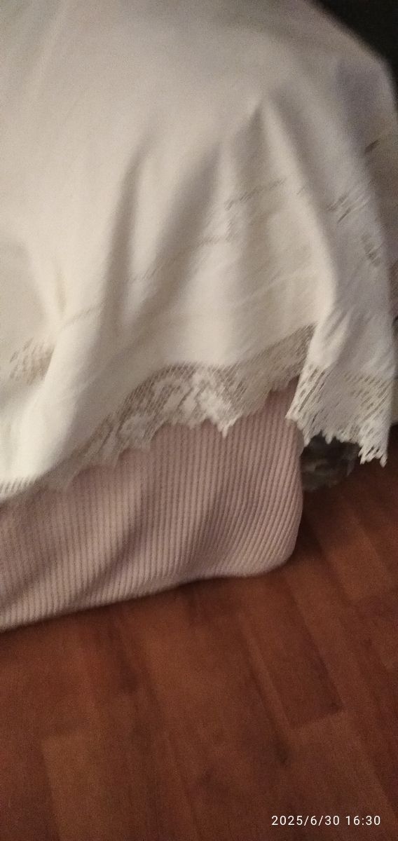 Colar de linho bordado branco rústico