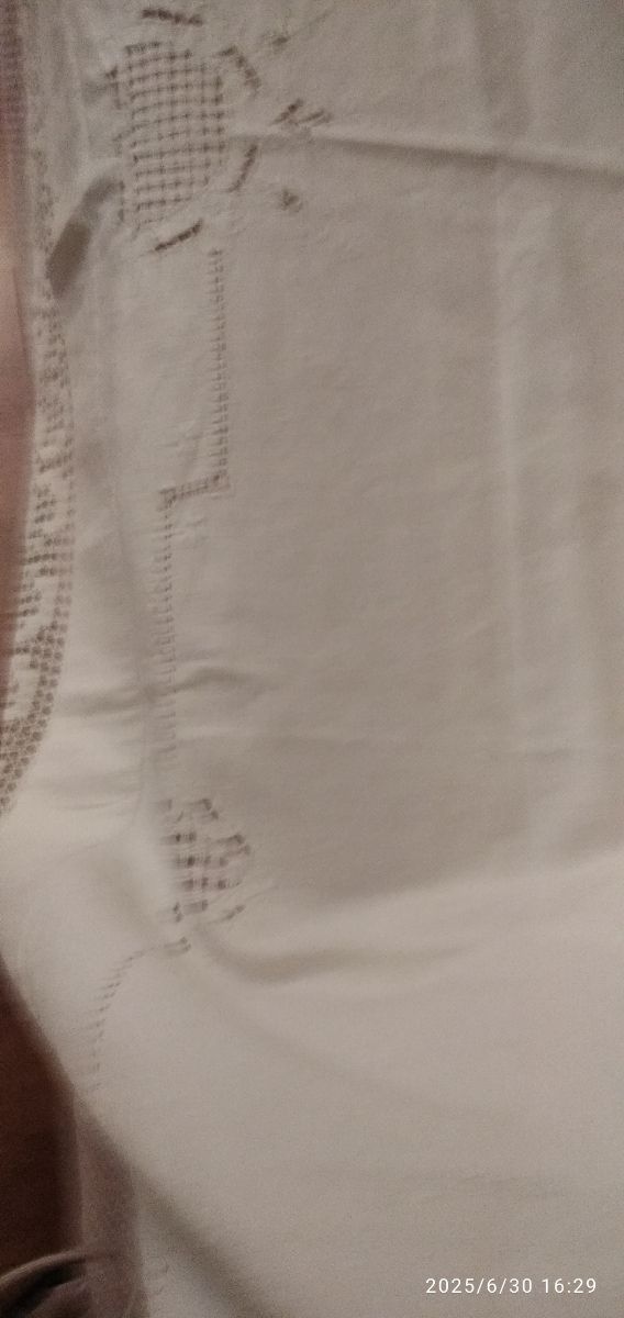 Colar de linho bordado branco rústico