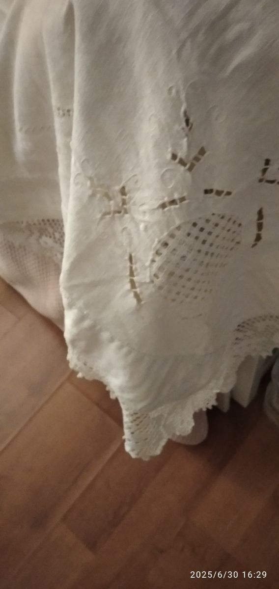 Colar de linho bordado branco rústico