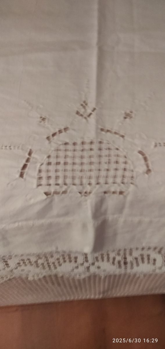 Colar de linho bordado branco rústico