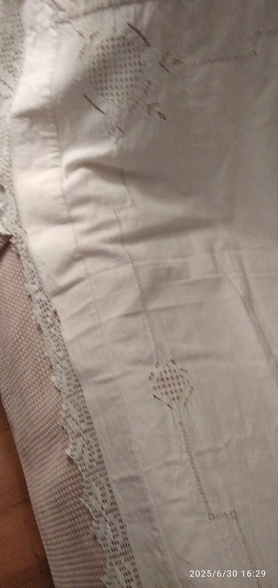 Colar de linho bordado branco rústico