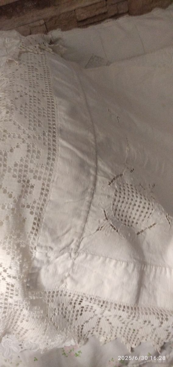 Colar de linho bordado branco rústico