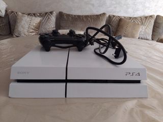 PS4 (PlayStation 4) Blanca - Impecable