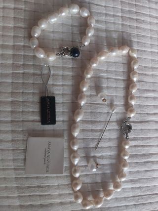 Collar y Pulsera Perlas Amaya Arzuaga.
