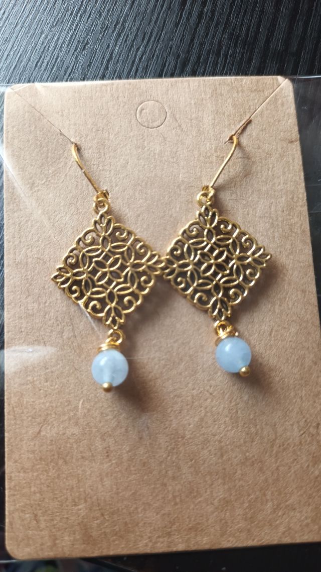 Pendientes dorados con aguamarina