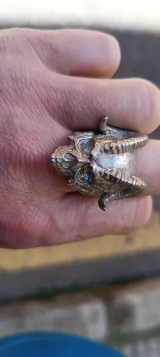 Anillo Calavera  con cuernos de carnero Plata 925