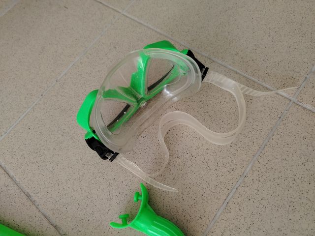 Maschera e boccaglio subacquea