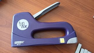 Pinzatrice M10Y + puntine