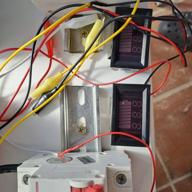 2 Reguladores MPPT 100A 12/24/36/48V 