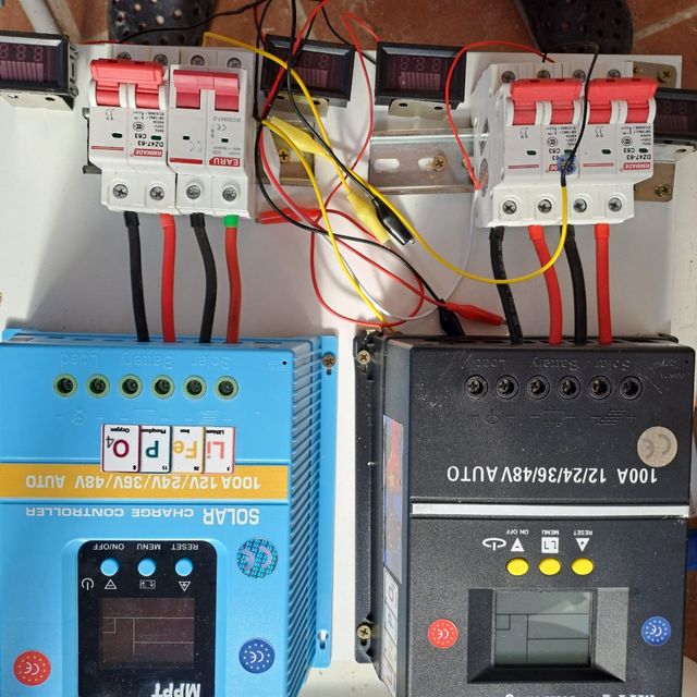 2 Reguladores MPPT 100A 12/24/36/48V 