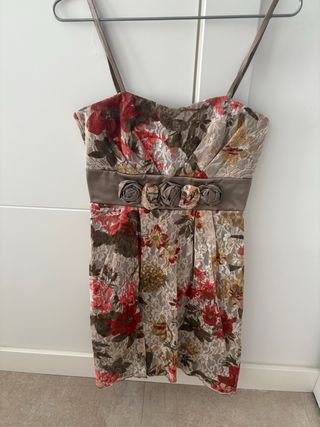 Vestido Risnacimiento fiesta encaje rojo beige