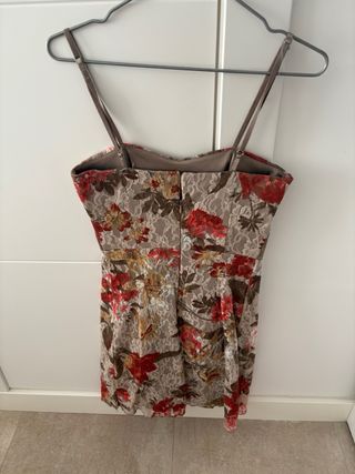 Vestido Risnacimiento fiesta encaje rojo beige