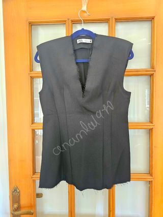 Top cuerpo estructura hombreras negro zara