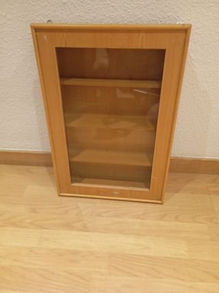 Vitrina pequeña madera-vidrio