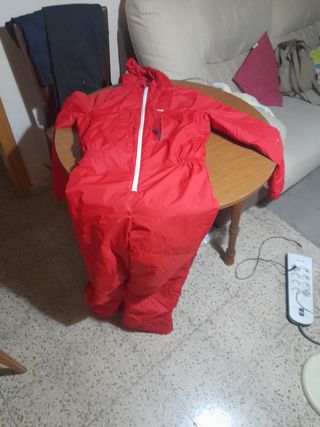 Mono esquí rojo