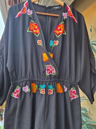 Mono Desigual negro - corto