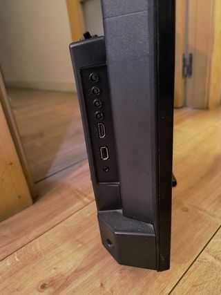 Tengo 3 unidades ( cada una 100 euros), TV 32" neg