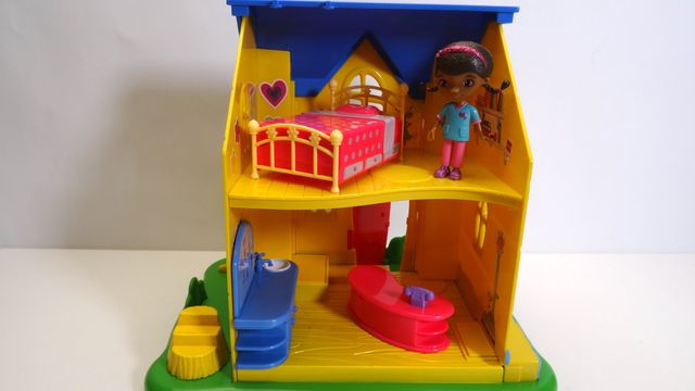 Clínica Doctora Juguetes Disney + Pack de Figuras