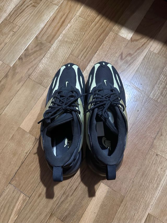 Nike Air Max Zephyr 42 - negras y doradas