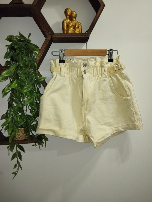 Shorts paper bag amarillos talla 36.