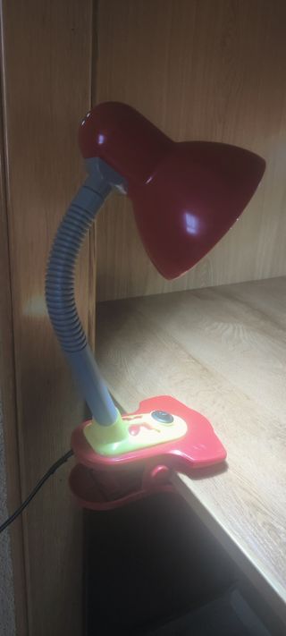 Lampara escritorio pinza roja