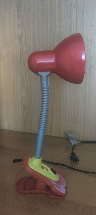 Lampara escritorio pinza roja