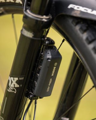 FOCUS THRON2 6.8 ABS GRY2 800WH Tallas M y L