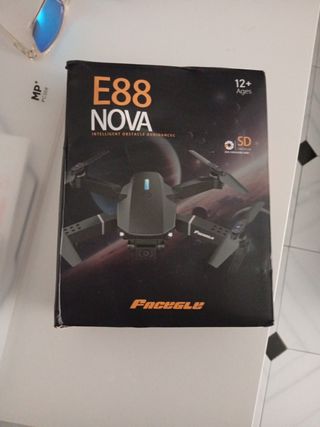 Dron E88 Nova - con estuche