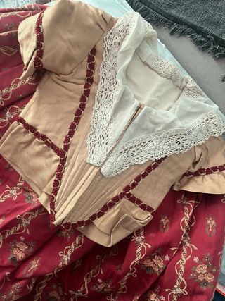 Traje alicantina niña - beige y rojo