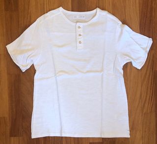 Camiseta Zara blanca - botones.