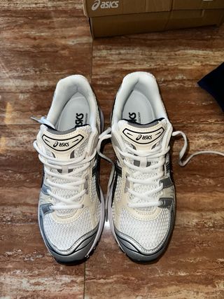 Zapatillas Asics Kayano 14 - Blancas y Plateadas