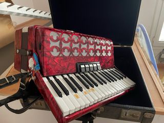 Acordeón Finzi Elegance rojo
