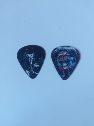 Púas AC/DC y Metallica