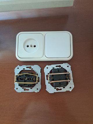 Marco enchufe + interruptor conmutado Simon 31