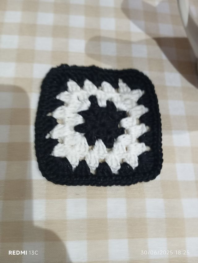 Posavasos crochet blanco y negro