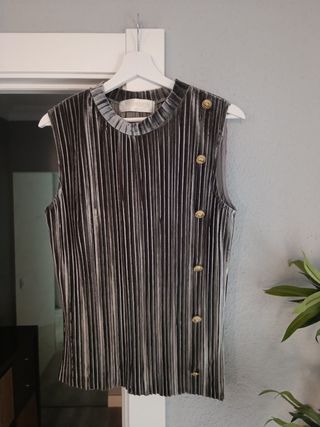 Blusa plisada Delousion gris
