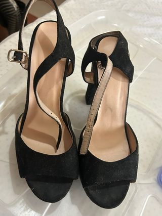 Tacones negros de ante