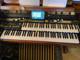 Órgano electrónico Roland AT-900