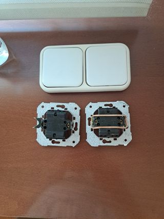 Interruptor doble Simon 31 - Conmutado