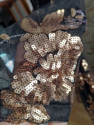 Vestido negro y dorado lentejuelas