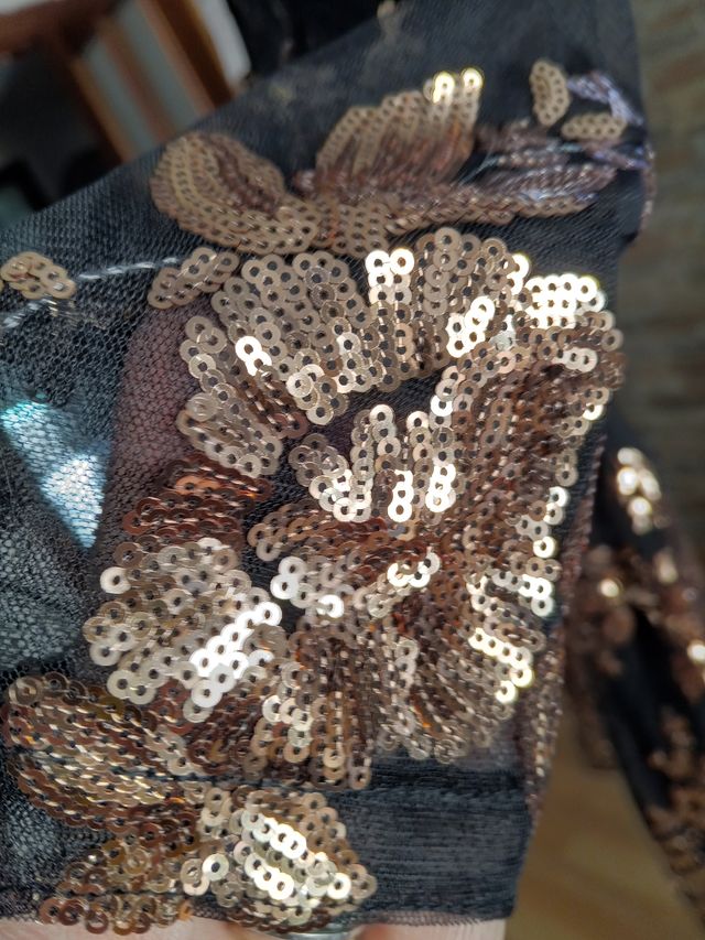 Vestido negro y dorado lentejuelas
