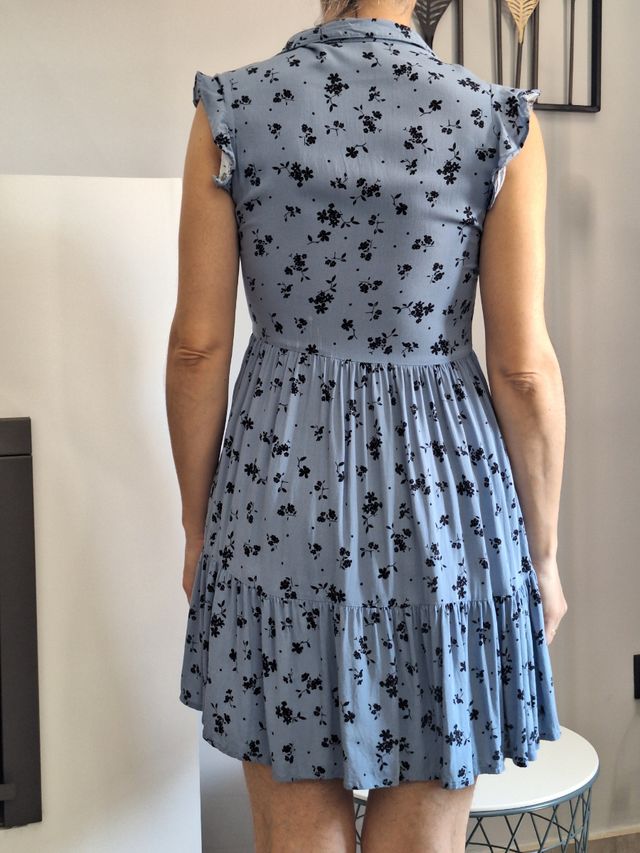 Vestido Stradivarius azul floral