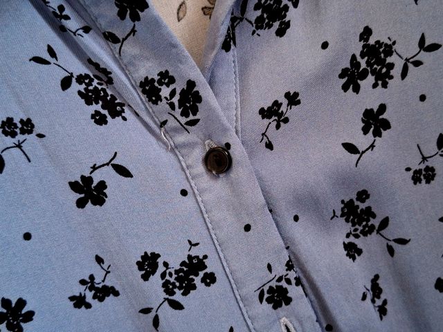 Vestido Stradivarius azul floral